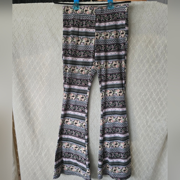 No Boundaries Juniors'  Flare bottom - Picture 2 of 7